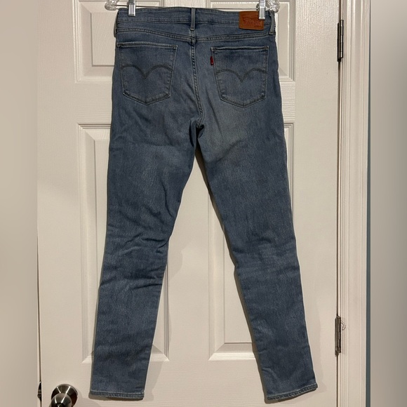 Levi’s Classic Blue Women's skinny Jeans - Picture 3 of 3